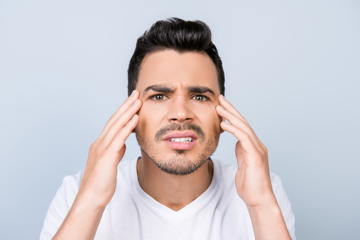 ¿Cómo disimular las ojeras en hombres?