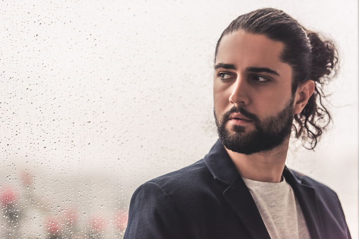 Tipos de coleta para hombres con pelo largo