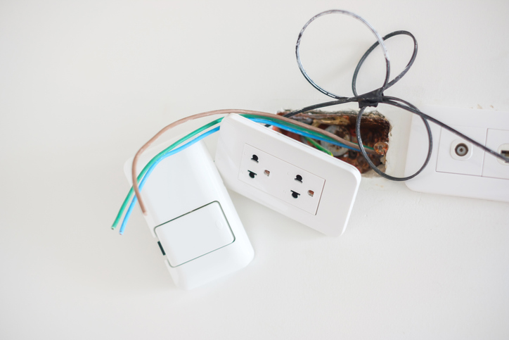 Por qué deberías tomarte en serio las instalaciones eléctricas en casa (y no dejarlo para mañana)
